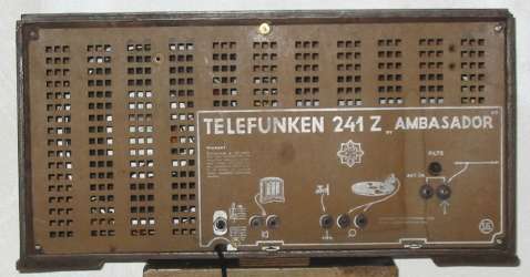 Telefunken 241Z Ambasador - widok z tyłu na ściankę